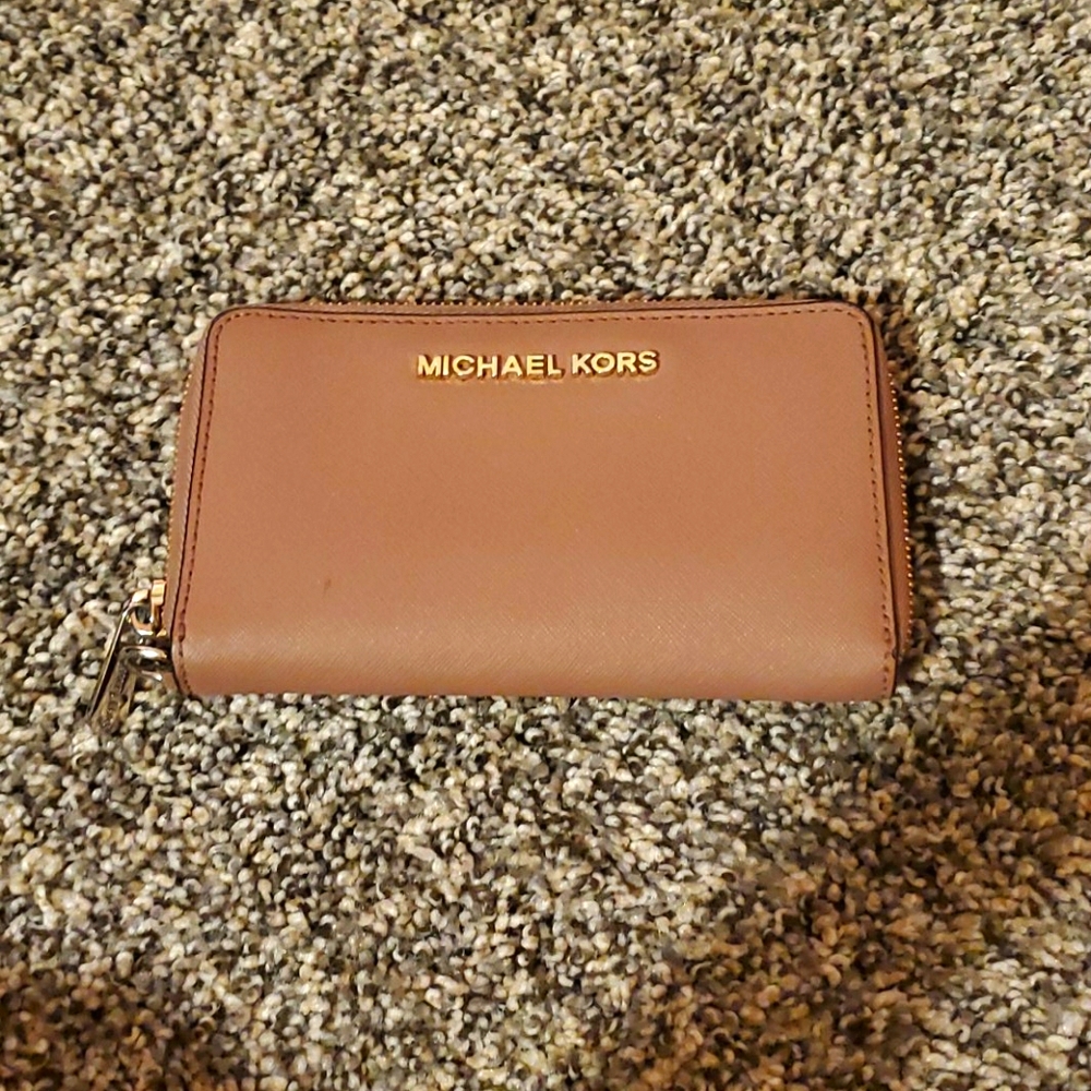 Michael kors jet set wallet